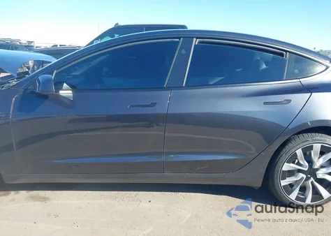 2025 Tesla Model 3 Long Range All-Wheel Drive z USA, uszkodzony, nr VIN 5YJ3E1EB8SF076911